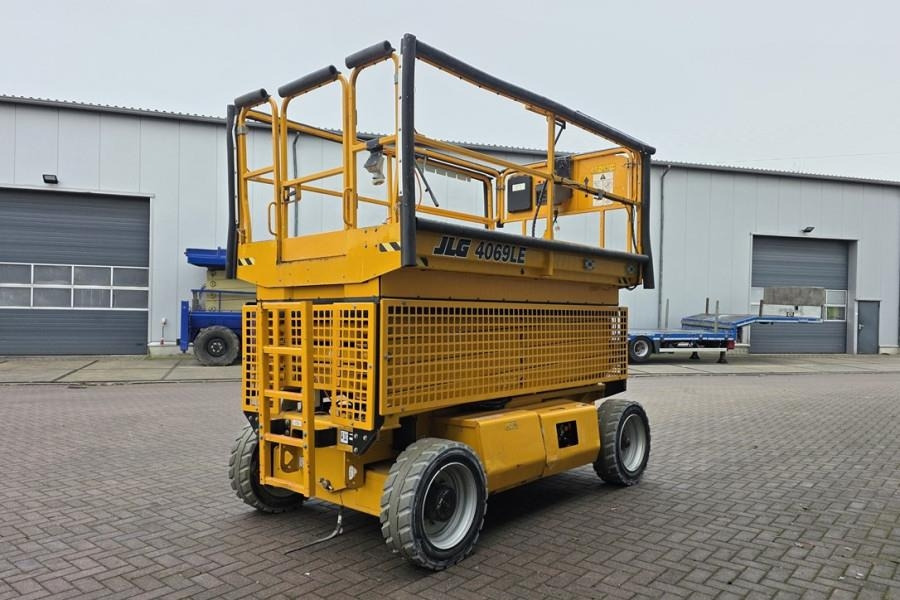 JLG 4069LE Electric, 14.2m Working Height, 360kg Capac - Lift u obliku makaza: slika 2 JLG 4069LE Electric, 14.2m Working Height, 360kg Capac - Lift u obliku makaza: slika 2