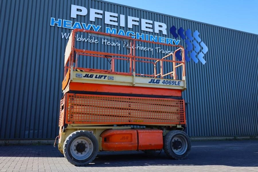 JLG 4069LE Electric, 14.2m Working Height, 360kg Capac - Lift u obliku makaza: slika 1 JLG 4069LE Electric, 14.2m Working Height, 360kg Capac - Lift u obliku makaza: slika 1