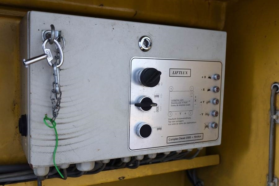 Lift u obliku makaza Liftlux SL245-25D 4WD Diesel, 4x4 Drive, 26.5m Working Hei: slika 10