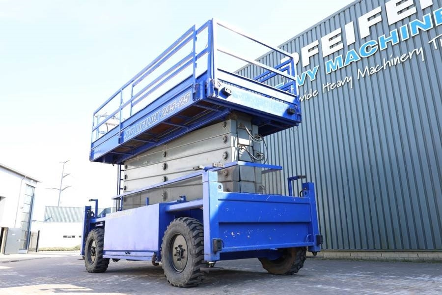 Lift u obliku makaza Liftlux SL245-25D 4WD Diesel, 4x4 Drive, 26.5m Working Hei: slika 8
