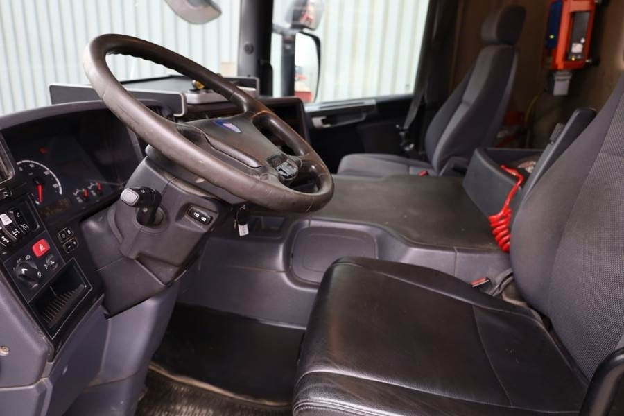 Scania 8x4 With Putzmeister PUMI 24-3.67CS Truck-mounted - Tegljač: slika 4 Scania 8x4 With Putzmeister PUMI 24-3.67CS Truck-mounted - Tegljač: slika 4
