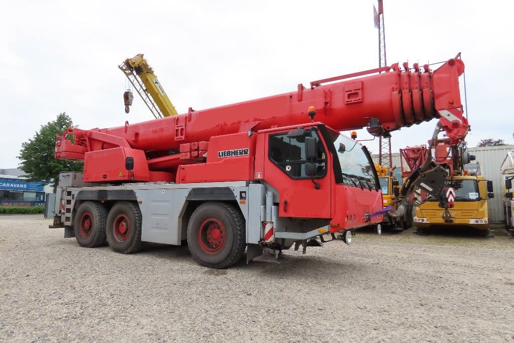 Liebherr LTM 1055-3.2 - Autokran za sve terene: slika 2 Liebherr LTM 1055-3.2 - Autokran za sve terene: slika 2