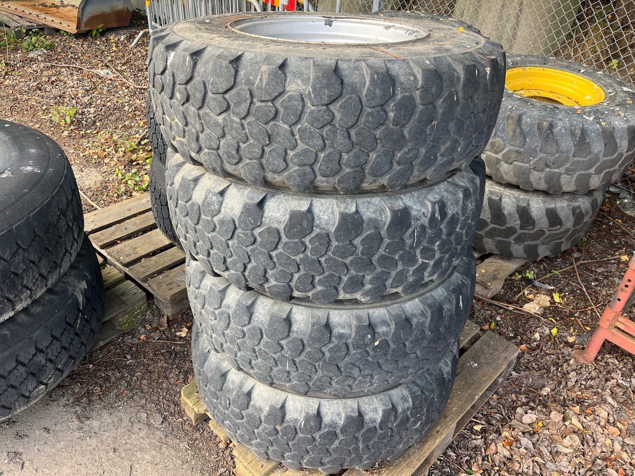 Continental 335/80R20 - Guma za Građevinska mašina: slika 1 Continental 335/80R20 - Guma za Građevinska mašina: slika 1