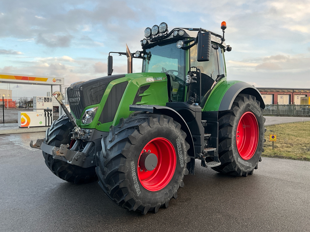 Fendt 828 Vario - Traktor: slika 1 Fendt 828 Vario - Traktor: slika 1