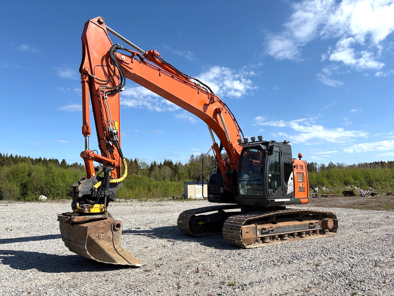Hitachi ZX225USLC-6 - Bager: slika 1 Hitachi ZX225USLC-6 - Bager: slika 1