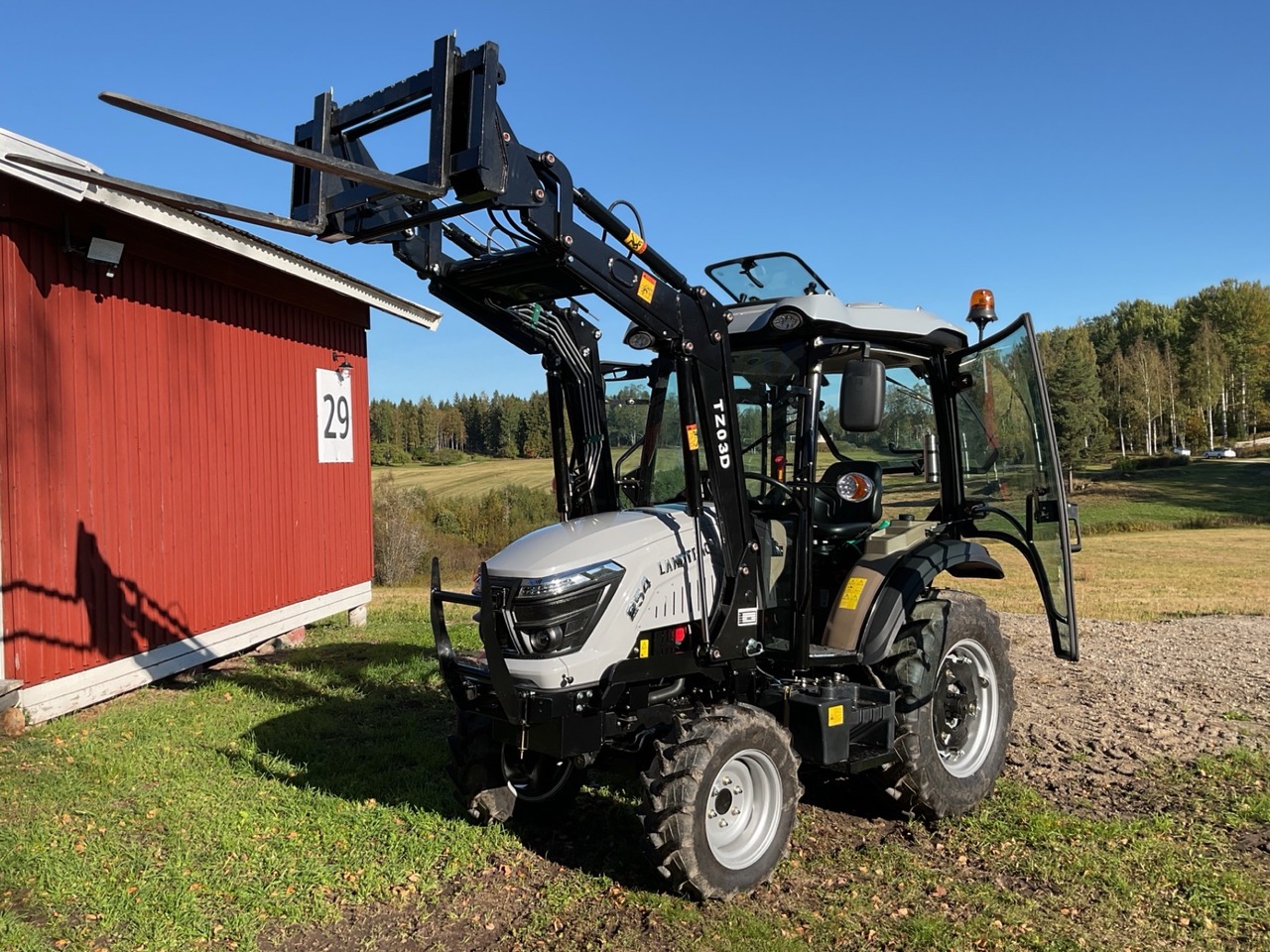 Landtrac 254 Cabin 4WD StegV - Traktor: slika 1 Landtrac 254 Cabin 4WD StegV - Traktor: slika 1