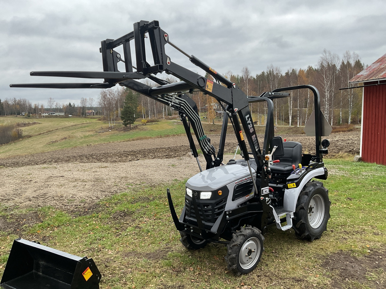 Landtrac 254 mini 4WD StegV - Traktor: slika 1 Landtrac 254 mini 4WD StegV - Traktor: slika 1