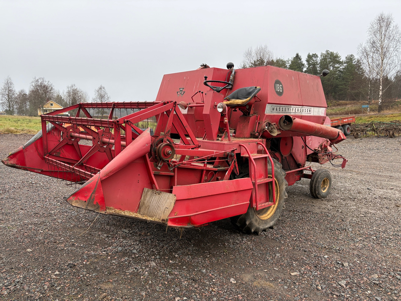 Massey Ferguson 186 - Kombinovani kombajn: slika 1 Massey Ferguson 186 - Kombinovani kombajn: slika 1