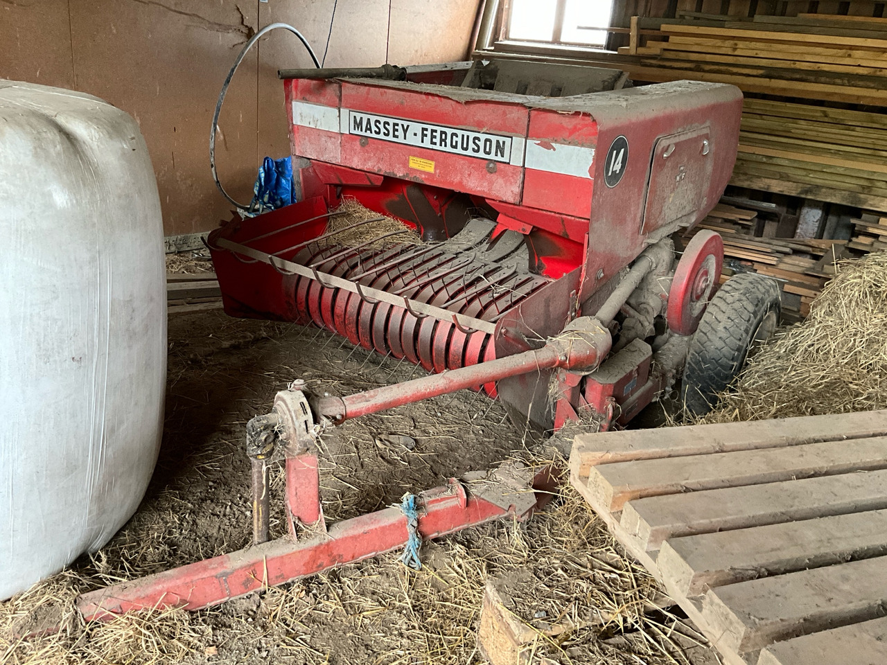 Massey Ferguson MF 14 - Balirka za okrugle bale: slika 1 Massey Ferguson MF 14 - Balirka za okrugle bale: slika 1