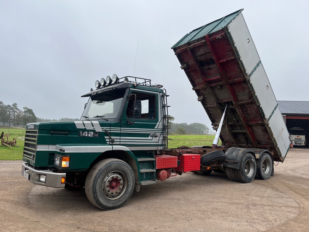 Scania T142H 6X2 54 - Istovarivač: slika 1 Scania T142H 6X2 54 - Istovarivač: slika 1