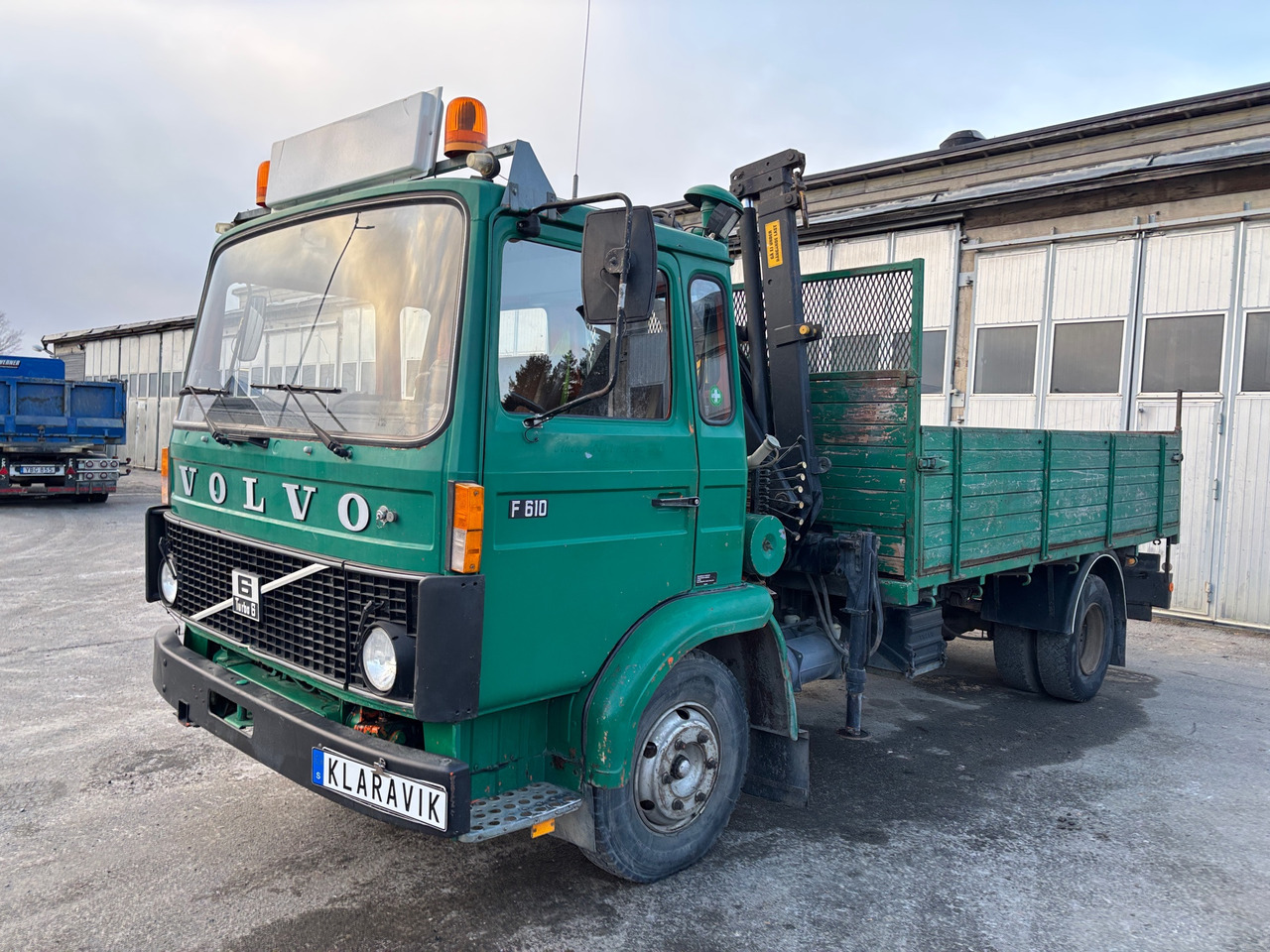 Volvo F 610 - Kamion sa dizalicom: slika 1 Volvo F 610 - Kamion sa dizalicom: slika 1