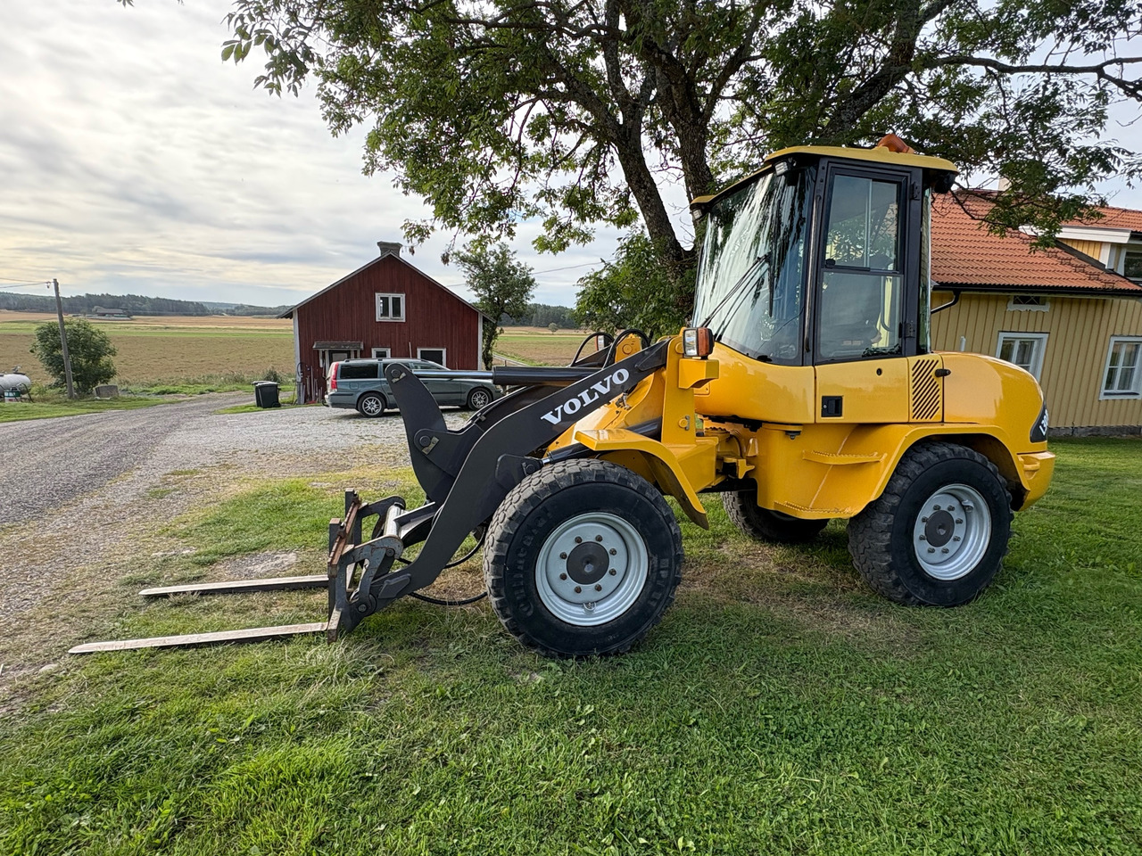 Volvo L30B-Z - Utovarivač točkaš: slika 1 Volvo L30B-Z - Utovarivač točkaš: slika 1
