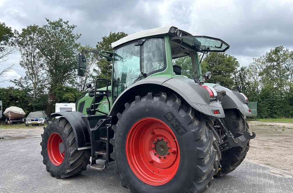 Fendt 828 vario profi scr - Traktor: slika 2 Fendt 828 vario profi scr - Traktor: slika 2