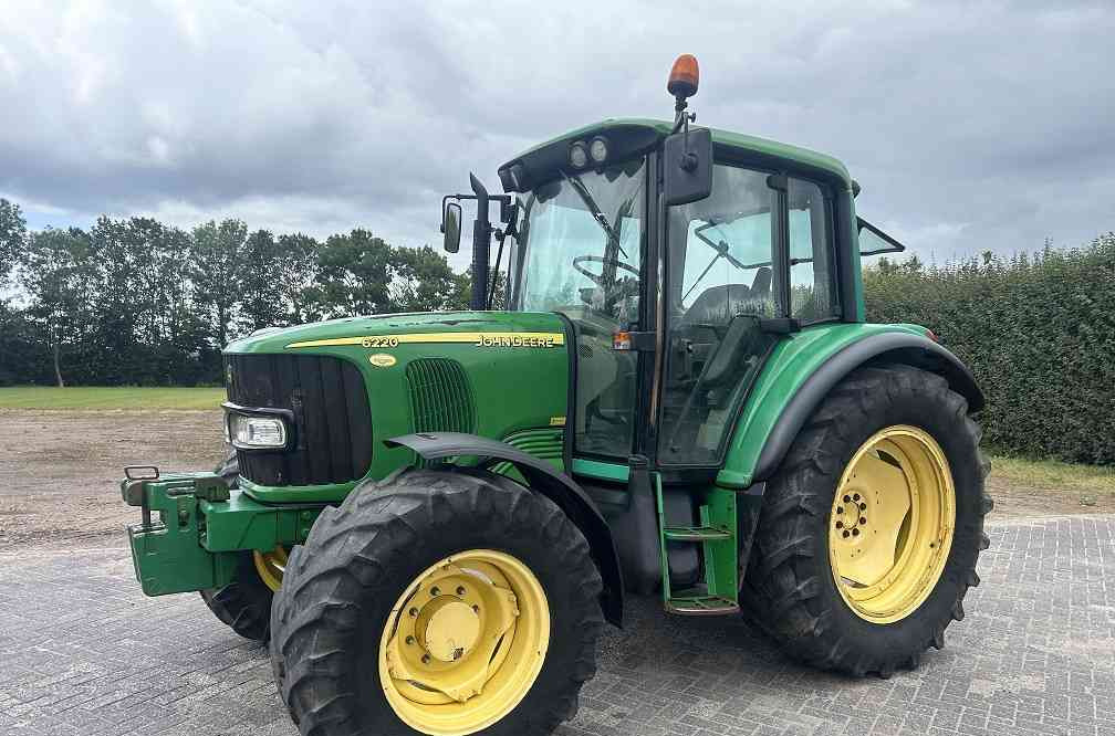 John Deere 6220 premium - Traktor: slika 1 John Deere 6220 premium - Traktor: slika 1