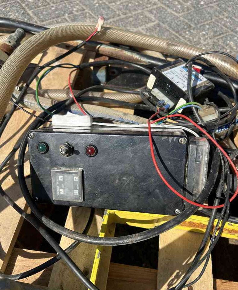 Michelin 1050/50x32 en 750/50x26 luchtdrukwissel set - Шины и диски za Poljoprivredna mašina: slika 5 Michelin 1050/50x32 en 750/50x26 luchtdrukwissel set - Шины и диски za Poljoprivredna mašina: slika 5