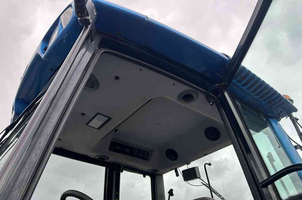 Valtra T130 trekker - Traktor: slika 5 Valtra T130 trekker - Traktor: slika 5