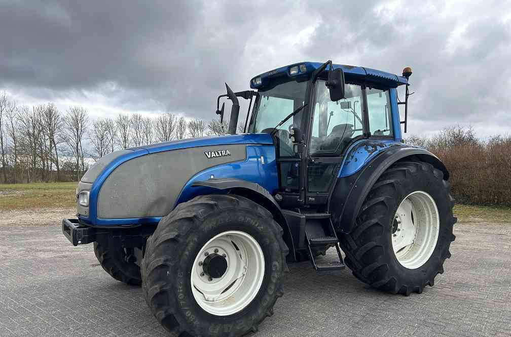 Valtra T130 trekker - Traktor: slika 1 Valtra T130 trekker - Traktor: slika 1