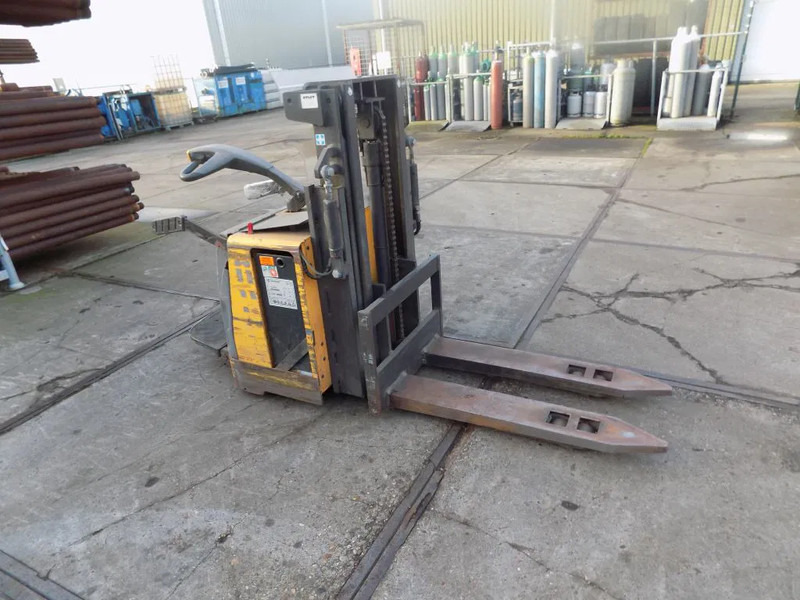 Atlet electrische heftruck 1.5 ton CHOICE OFF 3 PIECES 1.5 ton - Viljuškar: slika 2 Atlet electrische heftruck 1.5 ton CHOICE OFF 3 PIECES 1.5 ton - Viljuškar: slika 2