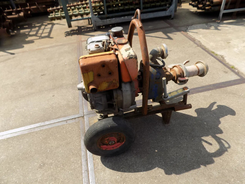 Diversen 1 cillinder hatz waterpomp merk wavo WAVO waterpomp 1 CILL HATZ - Pumpa za vodu: slika 1 Diversen 1 cillinder hatz waterpomp merk wavo WAVO waterpomp 1 CILL HATZ - Pumpa za vodu: slika 1