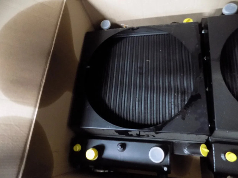 Mercedes-Benz mercedes radiator nieuw - Radijator: slika 1 Mercedes-Benz mercedes radiator nieuw - Radijator: slika 1