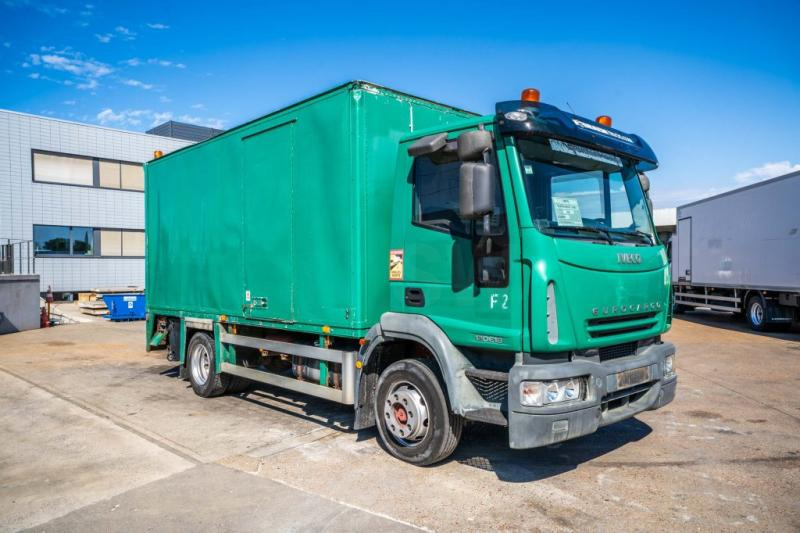 Iveco EUROCARGO 120E18 - Kamion sa zatvorenim sandukom: slika 2 Iveco EUROCARGO 120E18 - Kamion sa zatvorenim sandukom: slika 2