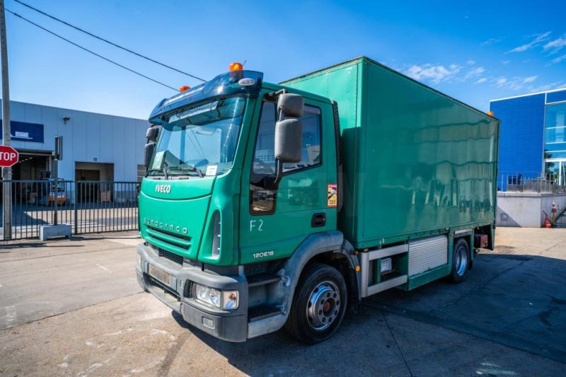 Iveco EUROCARGO 120E18 - Kamion sa zatvorenim sandukom: slika 1 Iveco EUROCARGO 120E18 - Kamion sa zatvorenim sandukom: slika 1