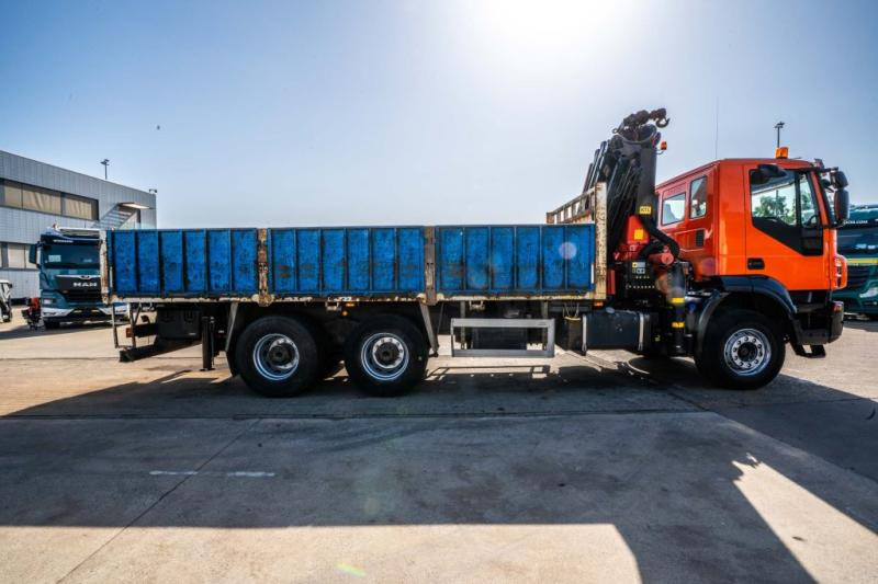 Iveco TRAKKER 360-6X4-E5+PALFINGER 23002/5x - Kamion sa tovarnim sandukom, Kamion sa dizalicom: slika 3 Iveco TRAKKER 360-6X4-E5+PALFINGER 23002/5x - Kamion sa tovarnim sandukom, Kamion sa dizalicom: slika 3