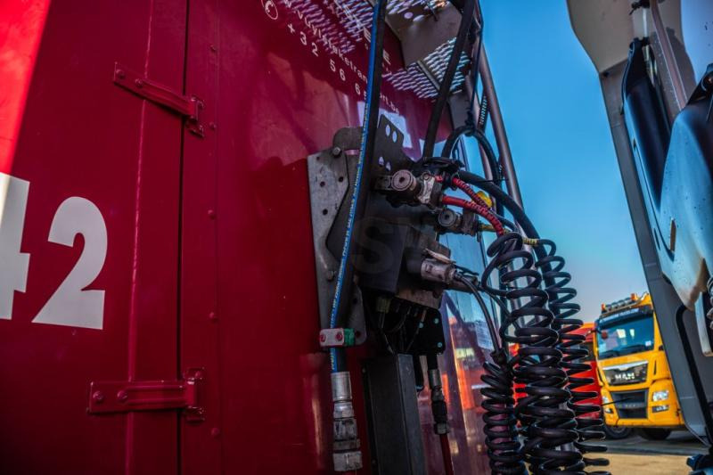 KRAKER WALKING FLOOR CF 200-92 m3 - Poluprikolica sa pokretnim podom: slika 5 KRAKER WALKING FLOOR CF 200-92 m3 - Poluprikolica sa pokretnim podom: slika 5