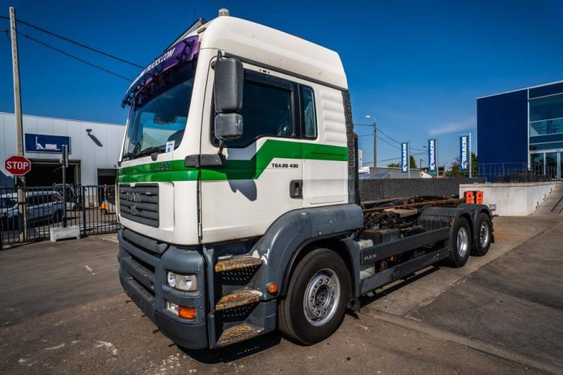 MAN TGA 26.430 LL - Kamion sa hidrauličnom kukom: slika 1 MAN TGA 26.430 LL - Kamion sa hidrauličnom kukom: slika 1