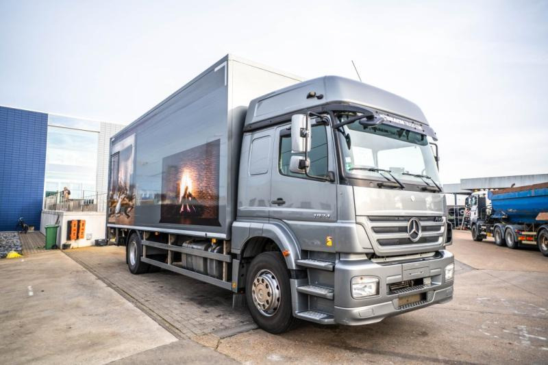 Mercedes AXOR 1824 L - 132 150 KM - Kamion sa zatvorenim sandukom: slika 2 Mercedes AXOR 1824 L - 132 150 KM - Kamion sa zatvorenim sandukom: slika 2