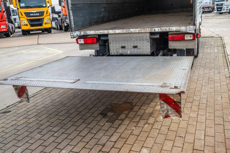 Renault PREMIUM 340 DXI-6X2 - Kamion sa zatvorenim sandukom: slika 5 Renault PREMIUM 340 DXI-6X2 - Kamion sa zatvorenim sandukom: slika 5