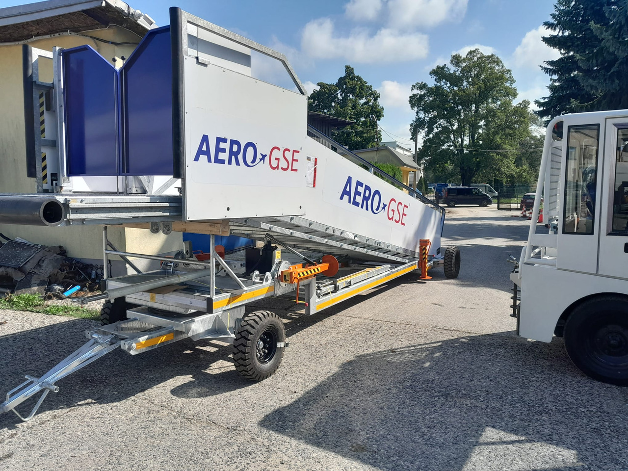 Putničke stepenice AERO-GSE stairs Towable stairs with the pedestrian movement ( 2,4-3,8m): slika 7 Putničke stepenice AERO-GSE stairs Towable stairs with the pedestrian movement ( 2,4-3,8m): slika 7