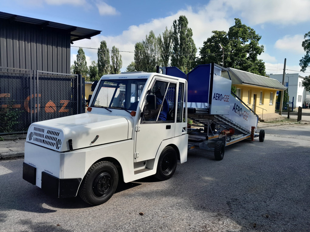 AERO-GSE stairs Towable stairs with the pedestrian movement ( 2,4-3,8m) - Putničke stepenice: slika 3 AERO-GSE stairs Towable stairs with the pedestrian movement ( 2,4-3,8m) - Putničke stepenice: slika 3