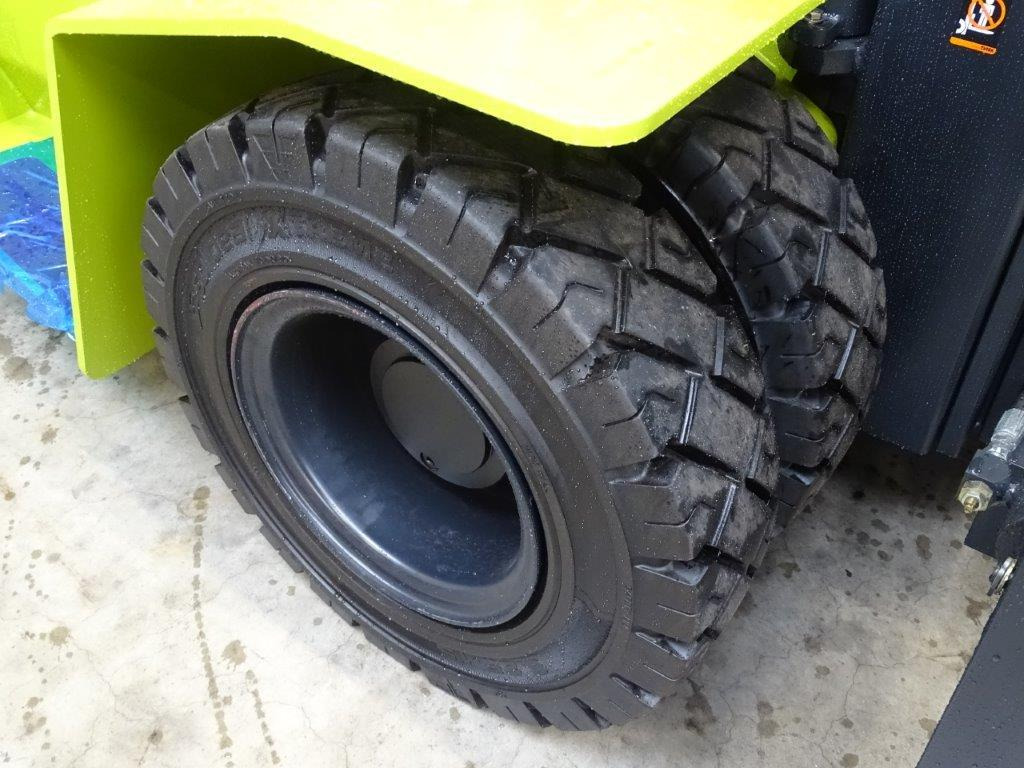 Clark C80D900 - TRIPLEX - NEU - Dizel viljuškar: slika 2 Clark C80D900 - TRIPLEX - NEU - Dizel viljuškar: slika 2