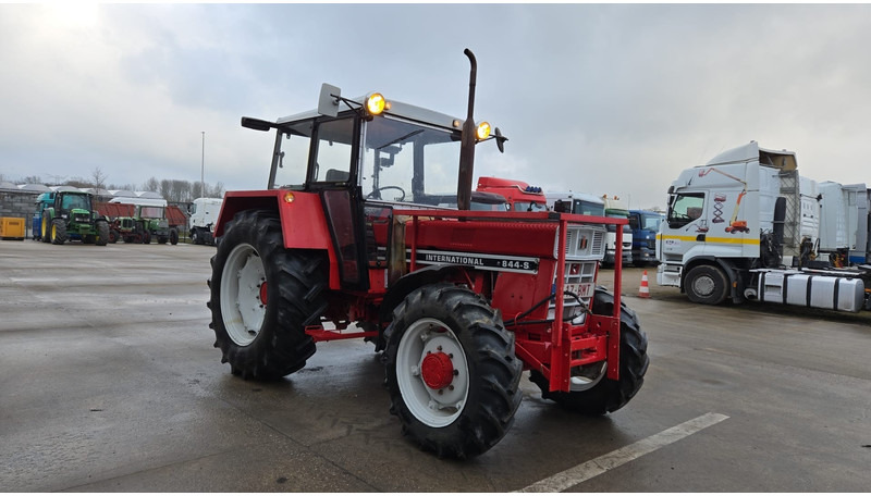 Case International 844 S (4X4 / BELGIAN TRACTOR / PERFECT CONDITION / GEARBOX TOP CONDITION) - Traktor: slika 3 Case International 844 S (4X4 / BELGIAN TRACTOR / PERFECT CONDITION / GEARBOX TOP CONDITION) - Traktor: slika 3