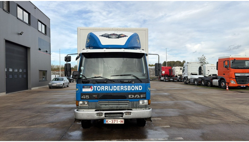 DAF 45 ATI 150 (BELGIAN TRUCK / STEEL SUSP. / LAMES / PERFECT CONDITION / LIFT) - Kamion sa zatvorenim sandukom: slika 5 DAF 45 ATI 150 (BELGIAN TRUCK / STEEL SUSP. / LAMES / PERFECT CONDITION / LIFT) - Kamion sa zatvorenim sandukom: slika 5