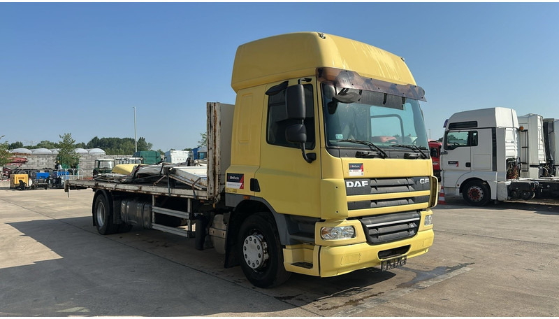 DAF 75 CF 310 (GOOD CONDITION / POSSIBLE AS BOX WITH CURTAIN / BONNE ETAT) - Kamion sa tovarnim sandukom: slika 3 DAF 75 CF 310 (GOOD CONDITION / POSSIBLE AS BOX WITH CURTAIN / BONNE ETAT) - Kamion sa tovarnim sandukom: slika 3