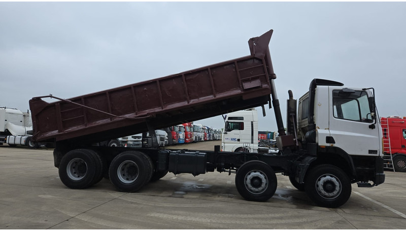 DAF 85 CF 340 (EURO 2 / MANUAL PUMP / STEEL SUSP. / POSSIBLE AS CHASSIS / 8X4) - Istovarivač: slika 4 DAF 85 CF 340 (EURO 2 / MANUAL PUMP / STEEL SUSP. / POSSIBLE AS CHASSIS / 8X4) - Istovarivač: slika 4
