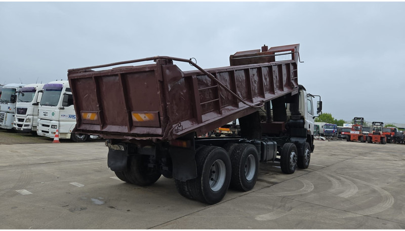DAF 85 CF 340 (EURO 2 / MANUAL PUMP / STEEL SUSP. / POSSIBLE AS CHASSIS / 8X4) - Istovarivač: slika 5 DAF 85 CF 340 (EURO 2 / MANUAL PUMP / STEEL SUSP. / POSSIBLE AS CHASSIS / 8X4) - Istovarivač: slika 5