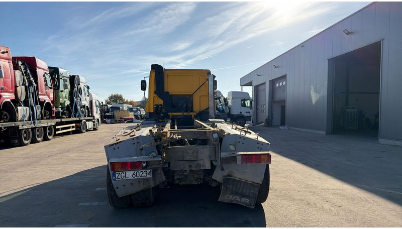 DAF CF 85.360 (BOITE MANUELLE / MANUAL GEARBOX / BIG HUB / GRAND PONT / LAMES / 8X4) - Kamion sa golom šasijom i zatvorenom kabinom: slika 5 DAF CF 85.360 (BOITE MANUELLE / MANUAL GEARBOX / BIG HUB / GRAND PONT / LAMES / 8X4) - Kamion sa golom šasijom i zatvorenom kabinom: slika 5