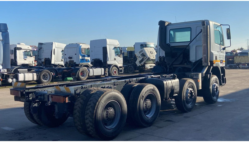 DAF CF 85.380 (EURO 3 / MANUAL GEARBOX / BOITE MANUELLE / BIG HUB / GRAND PONT / LAMES) - Kamion sa golom šasijom i zatvorenom kabinom: slika 4 DAF CF 85.380 (EURO 3 / MANUAL GEARBOX / BOITE MANUELLE / BIG HUB / GRAND PONT / LAMES) - Kamion sa golom šasijom i zatvorenom kabinom: slika 4