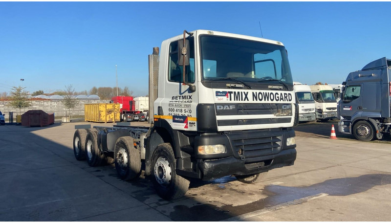 DAF CF 85.380 (EURO 3 / MANUAL GEARBOX / BOITE MANUELLE / BIG HUB / GRAND PONT / LAMES) - Kamion sa golom šasijom i zatvorenom kabinom: slika 3 DAF CF 85.380 (EURO 3 / MANUAL GEARBOX / BOITE MANUELLE / BIG HUB / GRAND PONT / LAMES) - Kamion sa golom šasijom i zatvorenom kabinom: slika 3