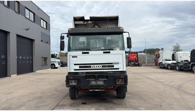 Iveco EUROTRAKKER 320 E 35 (GRAND PONT / LAMES / POMPE MANUELLE / 8X4 / CURSOR 8) - Istovarivač: slika 2 Iveco EUROTRAKKER 320 E 35 (GRAND PONT / LAMES / POMPE MANUELLE / 8X4 / CURSOR 8) - Istovarivač: slika 2