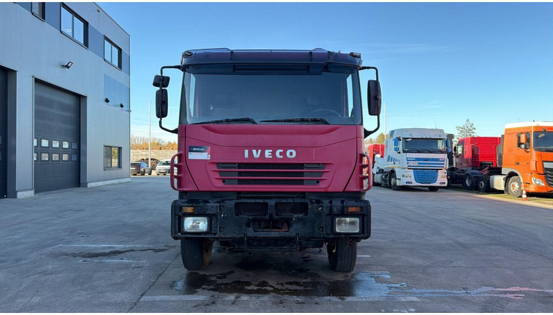 Iveco Eurotrakker 260 E 34 (POMPE MANUELLE / MANUAL PUMP / LAMES / GRAND PONT / BOITE MANUELLE) - Istovarivač: slika 5 Iveco Eurotrakker 260 E 34 (POMPE MANUELLE / MANUAL PUMP / LAMES / GRAND PONT / BOITE MANUELLE) - Istovarivač: slika 5