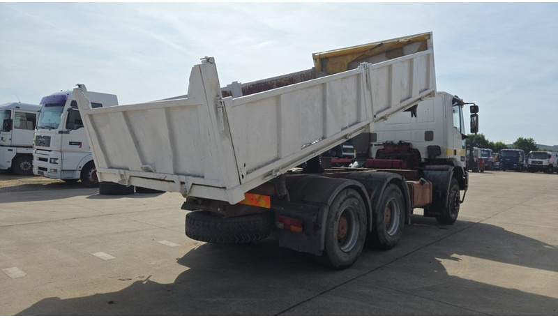 Iveco Eurotrakker 260 E 37 (POMPE MANUELLE / MANUAL PUMP / BOITE MANUELLE / GRAND PONT / LAMES) - Istovarivač: slika 5 Iveco Eurotrakker 260 E 37 (POMPE MANUELLE / MANUAL PUMP / BOITE MANUELLE / GRAND PONT / LAMES) - Istovarivač: slika 5