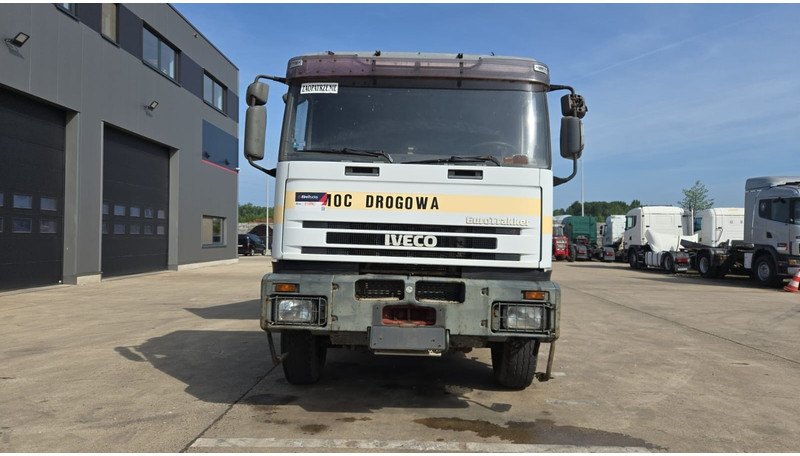 Iveco Eurotrakker 260 E 37 (POMPE MANUELLE / MANUAL PUMP / BOITE MANUELLE / GRAND PONT / LAMES) - Istovarivač: slika 2 Iveco Eurotrakker 260 E 37 (POMPE MANUELLE / MANUAL PUMP / BOITE MANUELLE / GRAND PONT / LAMES) - Istovarivač: slika 2