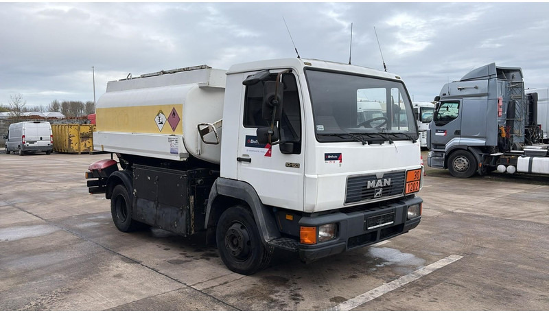 MAN 10.153 (7500L / FULL STEEL / LAMES / BOITE MANUELLE / MANUAL GEARBOX) - Kamion cisterna: slika 2 MAN 10.153 (7500L / FULL STEEL / LAMES / BOITE MANUELLE / MANUAL GEARBOX) - Kamion cisterna: slika 2