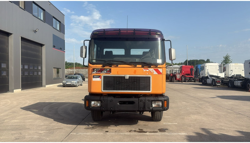 MAN 18.224 (MANUAL PUMP / MANUAL GEARBOX) - Kamion sa golom šasijom i zatvorenom kabinom: slika 2 MAN 18.224 (MANUAL PUMP / MANUAL GEARBOX) - Kamion sa golom šasijom i zatvorenom kabinom: slika 2