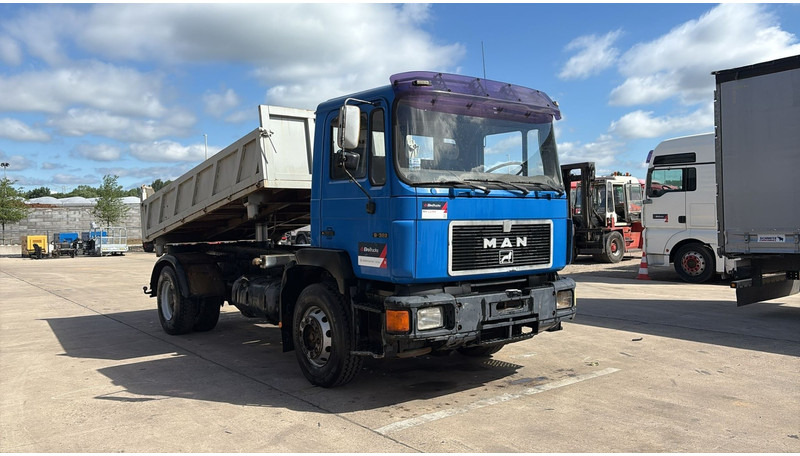 MAN 19.322 (MANUAL PUMP / STEEL SUSP. / LAMES / POMPE MANUELLE / BIG AXLE / GRAND PONT) - Istovarivač: slika 3 MAN 19.322 (MANUAL PUMP / STEEL SUSP. / LAMES / POMPE MANUELLE / BIG AXLE / GRAND PONT) - Istovarivač: slika 3