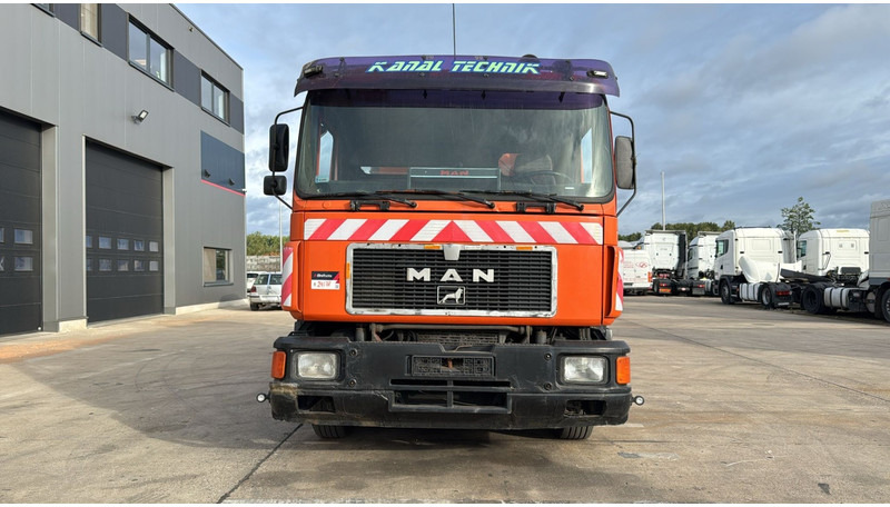 MAN 25.272 (MANUAL PUMP / POMPE MANUELLE / 15000 L) - Vakuumska cisterna: slika 5 MAN 25.272 (MANUAL PUMP / POMPE MANUELLE / 15000 L) - Vakuumska cisterna: slika 5